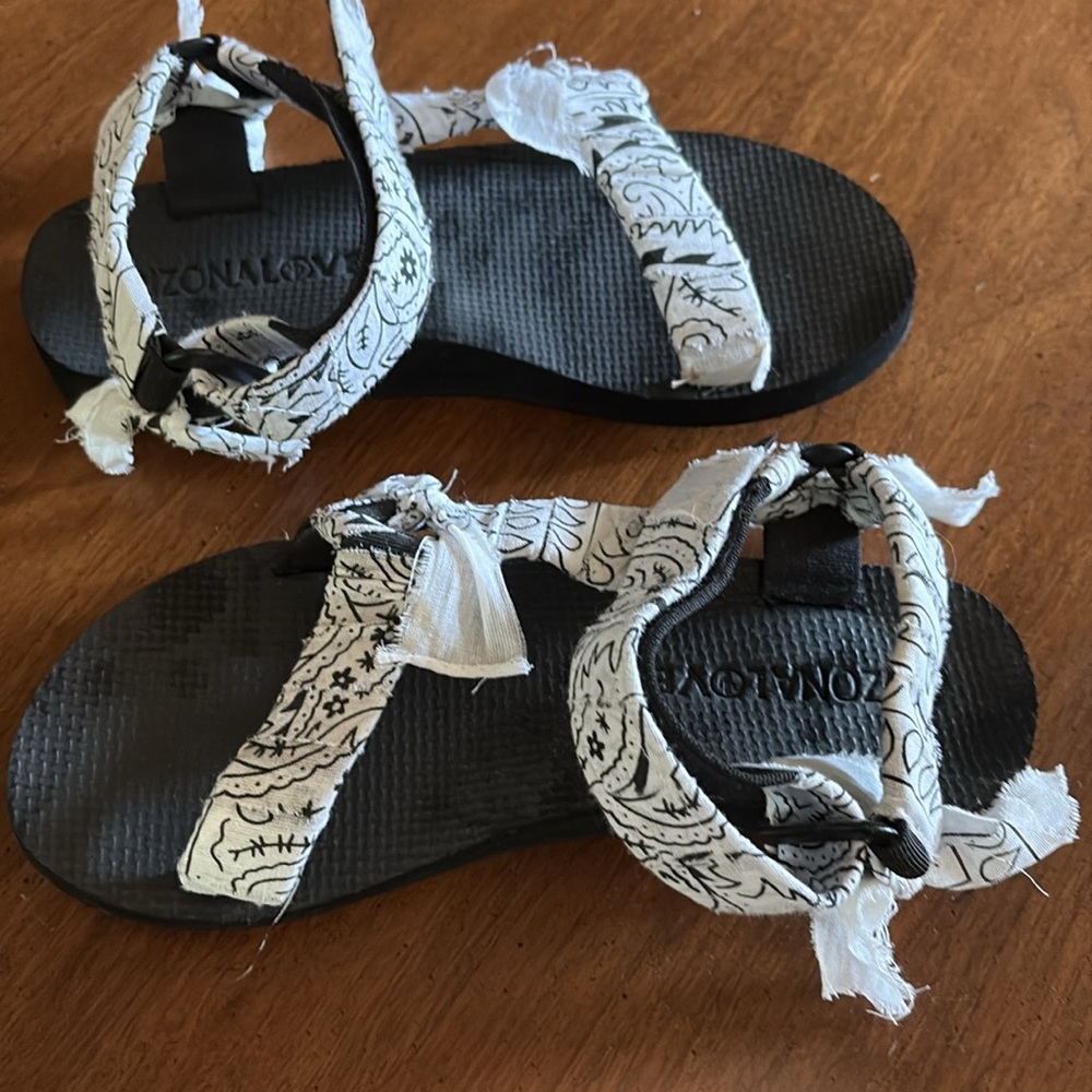 NEW Arizona Love Trekky Bandana White Black Sandals size 7 - Picture 5 of 5